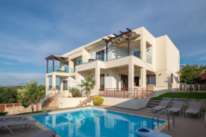 Family Villa Rousa in Rethymno with Pool, BBQ and Kids Area